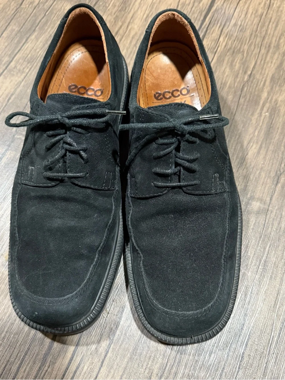 Ecco Black Suede Men’s Chukka Lace-Up shoes